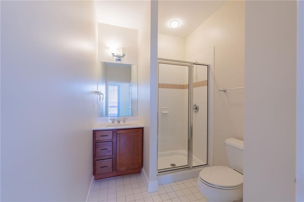 5859 Beacon Street, Unit 2003 Pittsburgh, PA 15217 - Photo 29 of 42 Common Bath