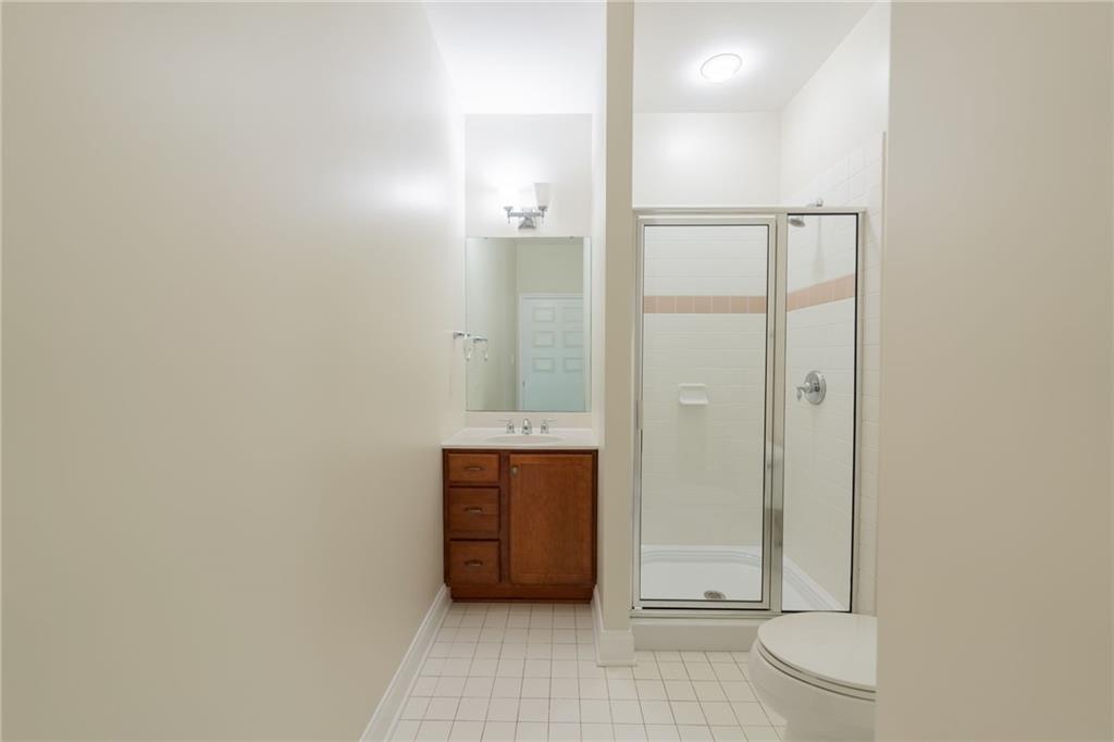 5859 Beacon Street, Unit 2003 Pittsburgh, PA 15217 - Photo 30 of 42 Common Bath