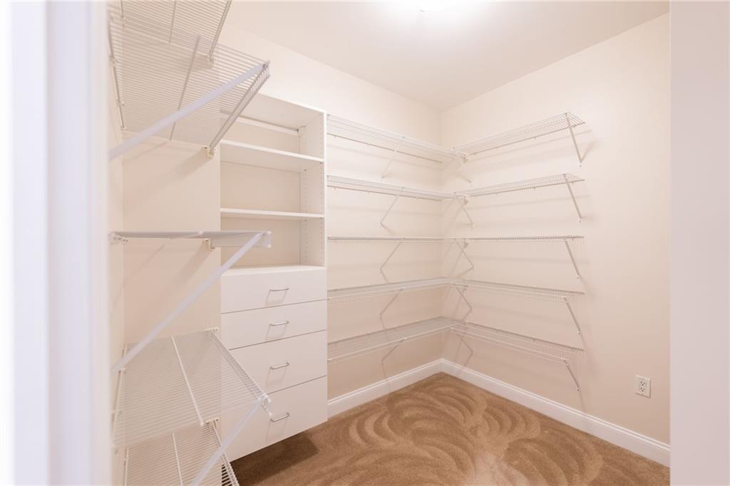 5859 Beacon Street, Unit 2003 Pittsburgh, PA 15217 - Photo 9 of 42 Flex Space off of Foyer