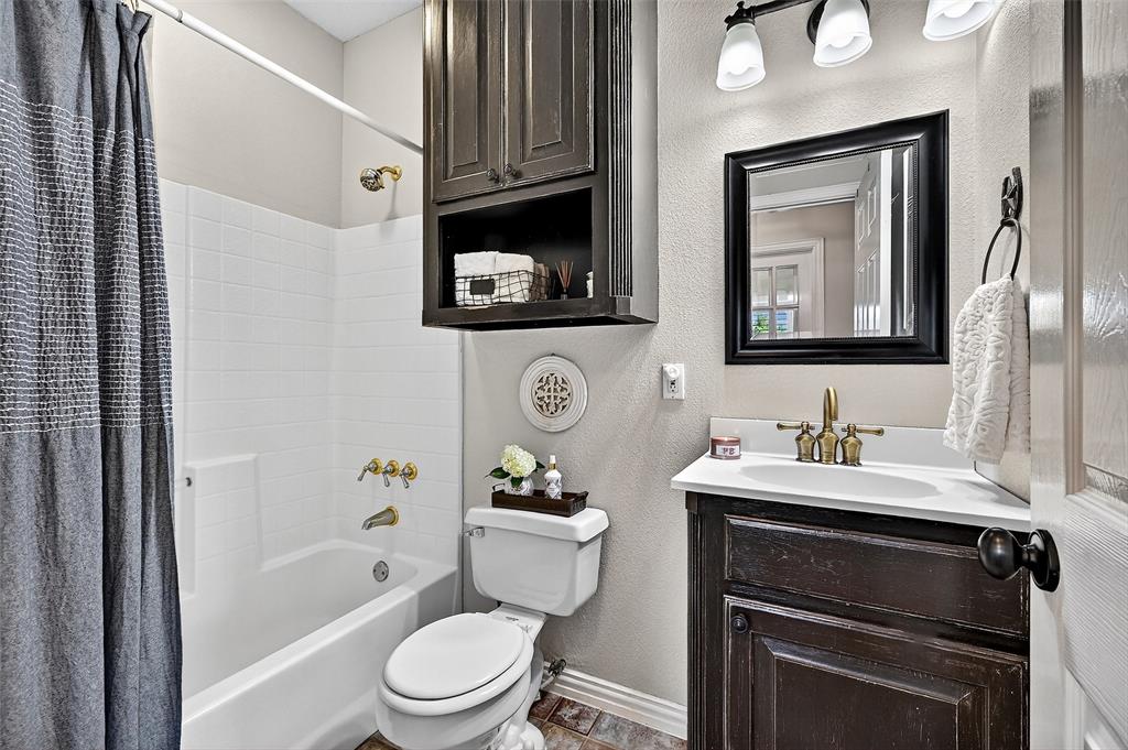 12041 Bell Road Pilot Point, TX 76258 - Photo 18 of 38 a bathroom with a toilet a sink and a bathtub