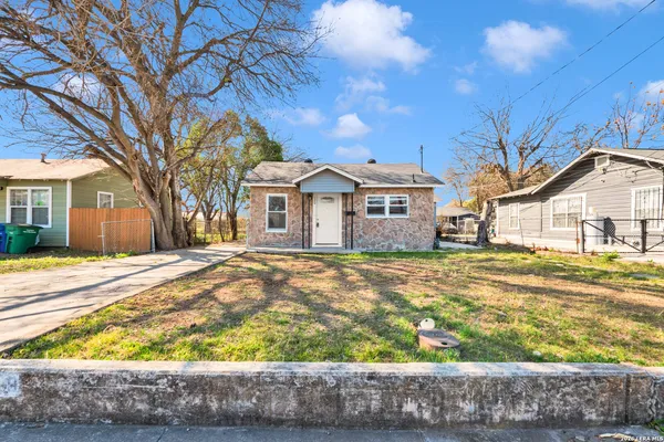 $1,450 | 120 Bank, San Antonio, TX 78204