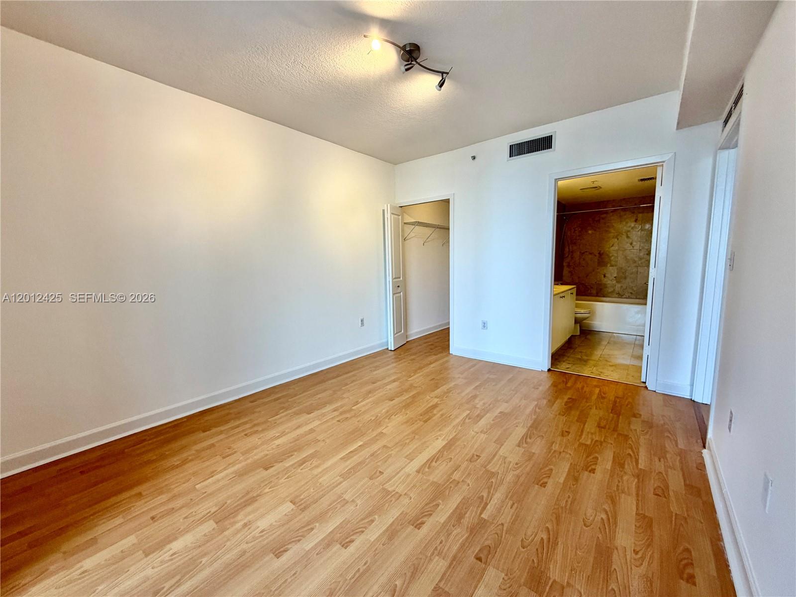 170 Southeast 14th Street, Unit 2906 Miami, FL 33131 - Photo 14 of 33