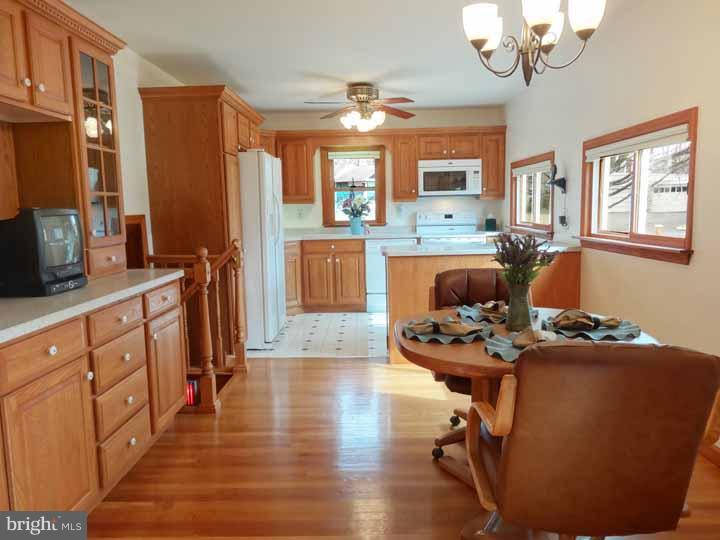 121 Midland Road Newtown, PA 18940 - Photo 3 of 24 Breakfast Room