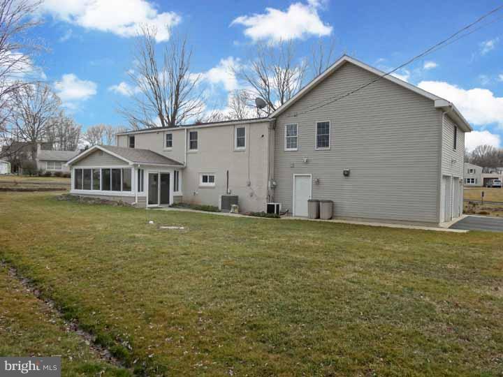 121 Midland Road Newtown, PA 18940 - Photo 23 of 24 Exterior Back