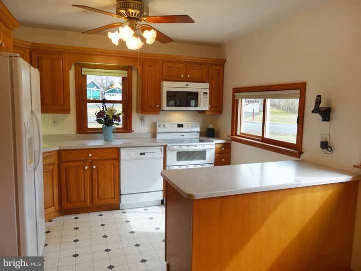 121 Midland Road Newtown, PA 18940 - Photo 4 of 24 Kitchen