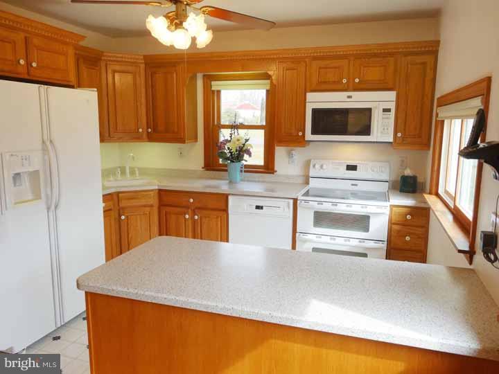 121 Midland Road Newtown, PA 18940 - Photo 5 of 24 Kitchen
