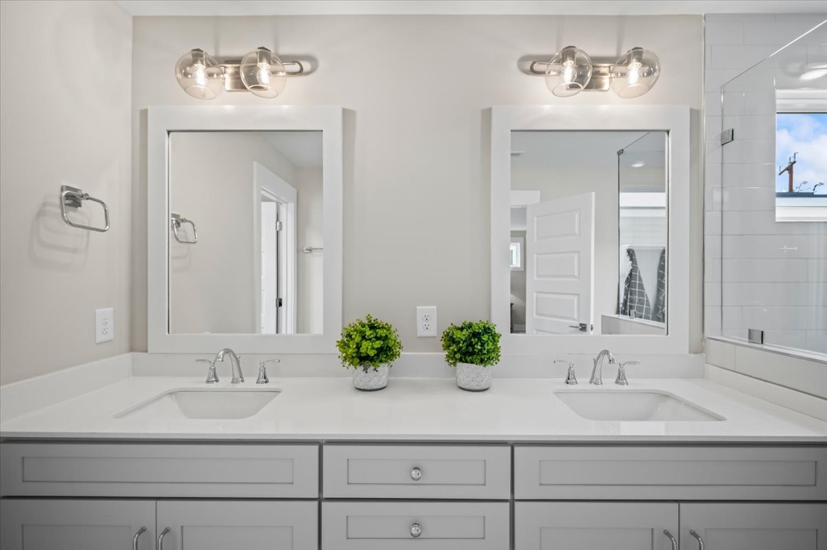 3045 A Hillside Road Nashville, TN 37207 - Photo 20 of 37 a bathroom with sink and mirror