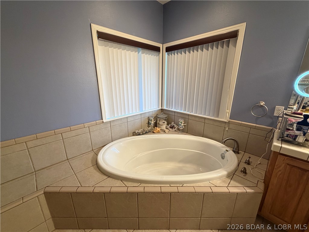 184 State Park Road Brumley, MO 65017 - Photo 33 of 99 Large Soaking Tub