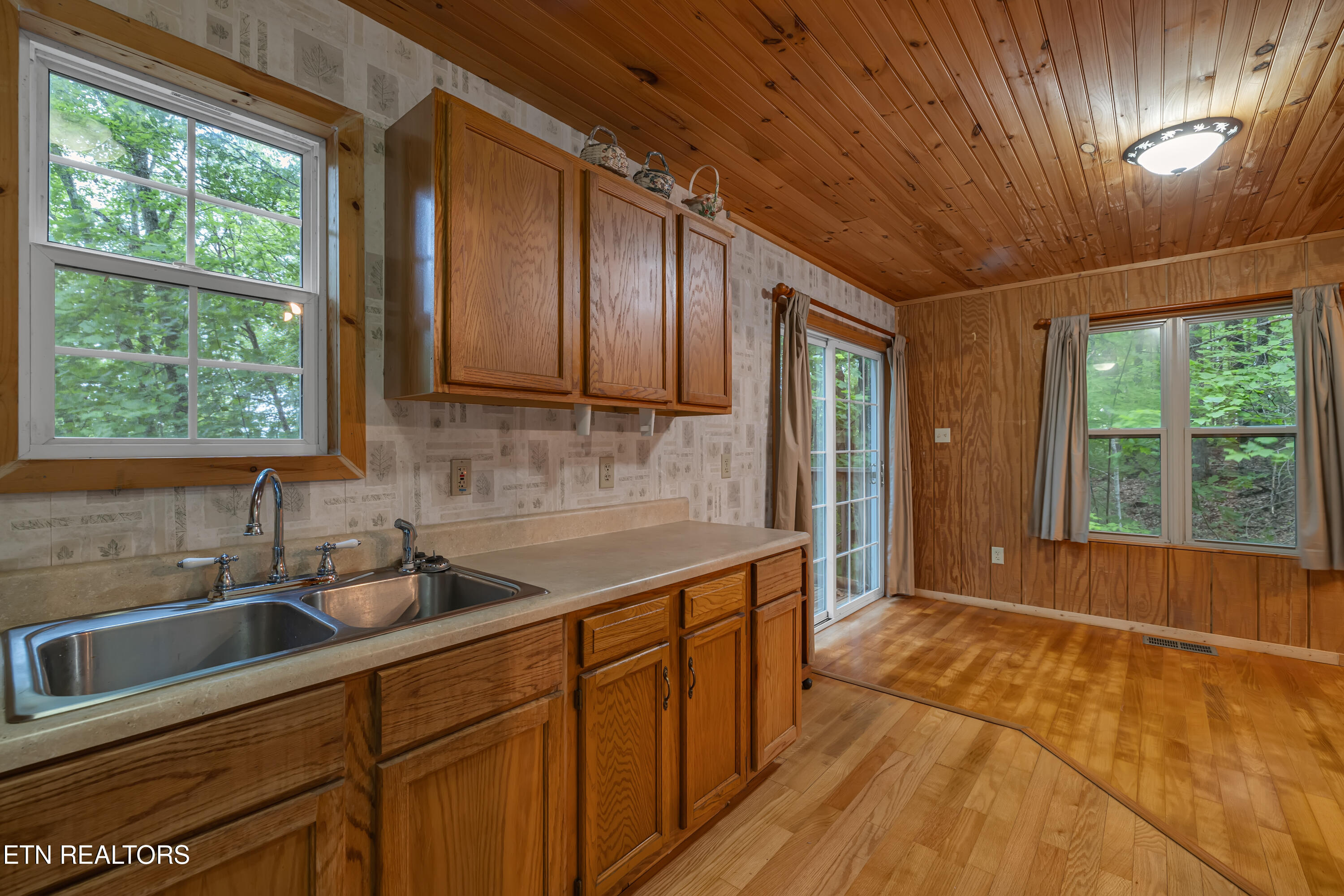 3602 Locust Ridge Road Pigeon Forge, TN 37876 - Photo 5 of 16 3602 Locust Ridge Rd-118