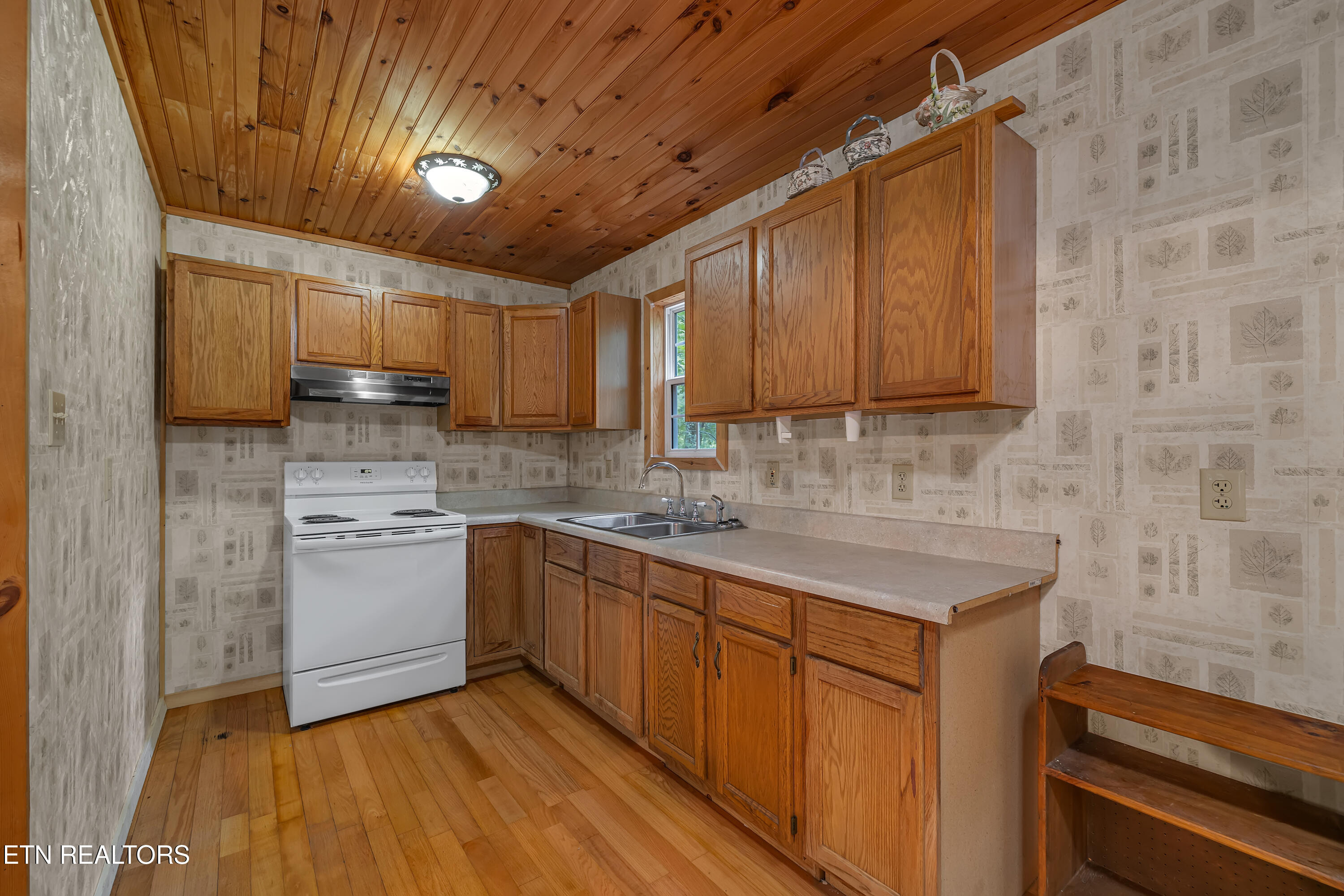 3602 Locust Ridge Road Pigeon Forge, TN 37876 - Photo 6 of 16 3602 Locust Ridge Rd-106