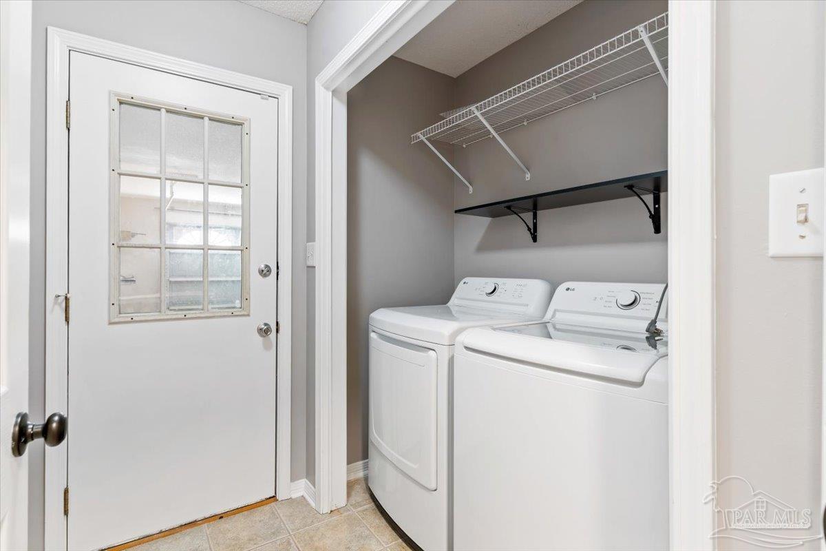 2787 Willow Bend Court Crestview, FL 32539 - Photo 40 of 46 a utility room with dryer and washer