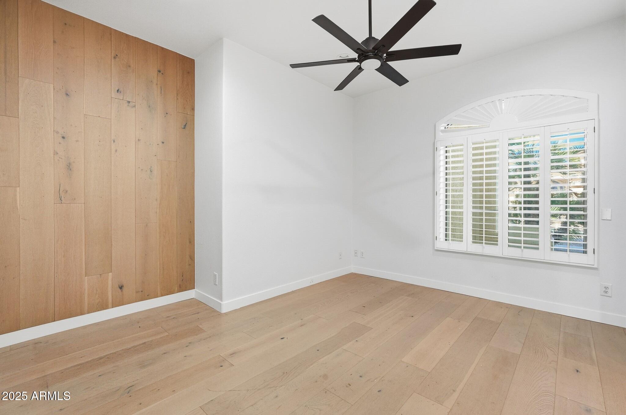 11415 North 44th Street Phoenix, AZ 85028 - Photo 28 of 56 a view of a big room with wooden floor and a window