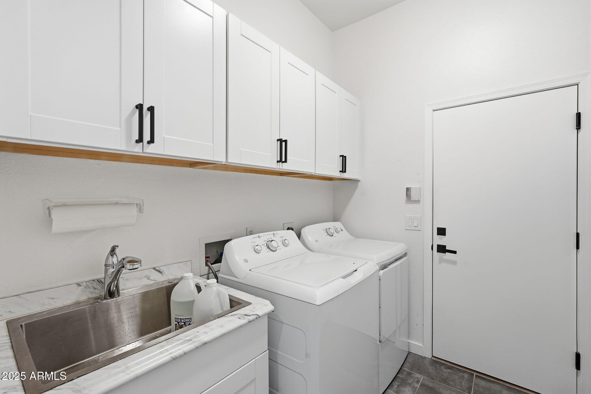 11415 North 44th Street Phoenix, AZ 85028 - Photo 42 of 56 a utility room with sink dryer and washer