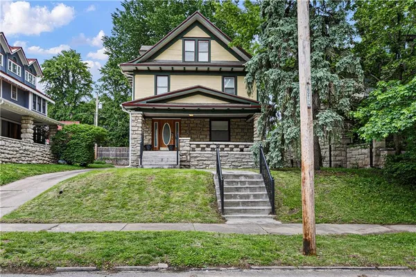 $498,000 | 3527 Kenwood Avenue, Kansas City, MO 64109