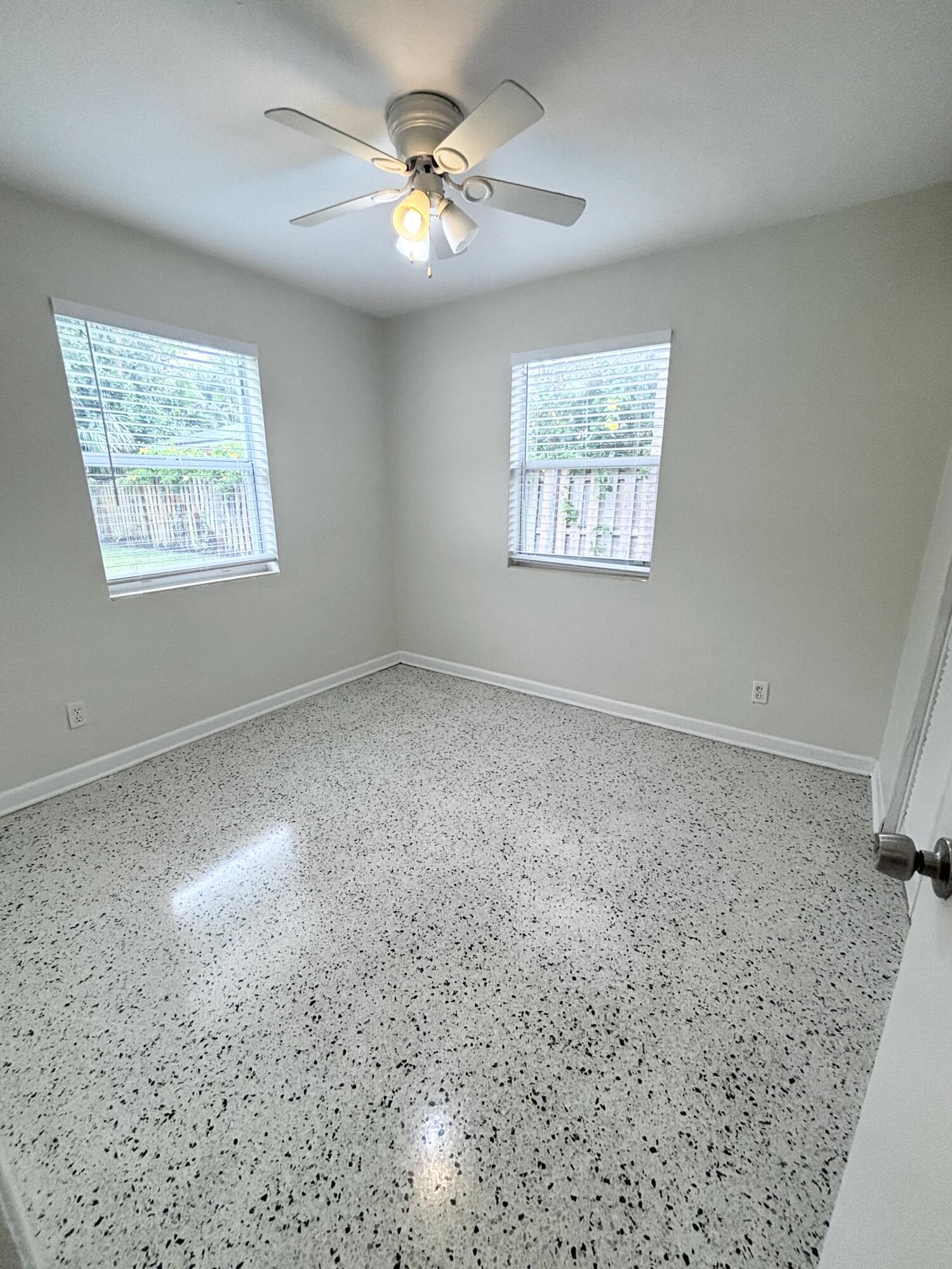 218 Seville Road West Palm Beach, FL 33405 - Photo 10 of 17 IMG_2378