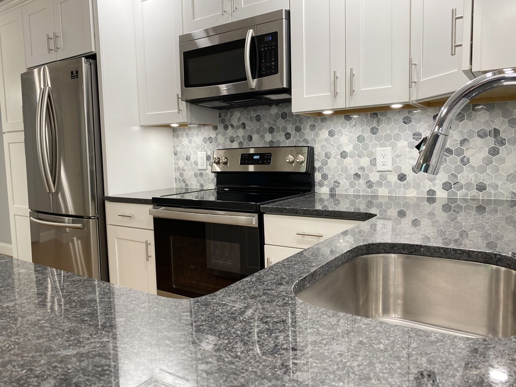 62 Jacqueline Road, Unit 6 Waltham, MA 02452 - Photo 8 of 20 Gallery Image 8