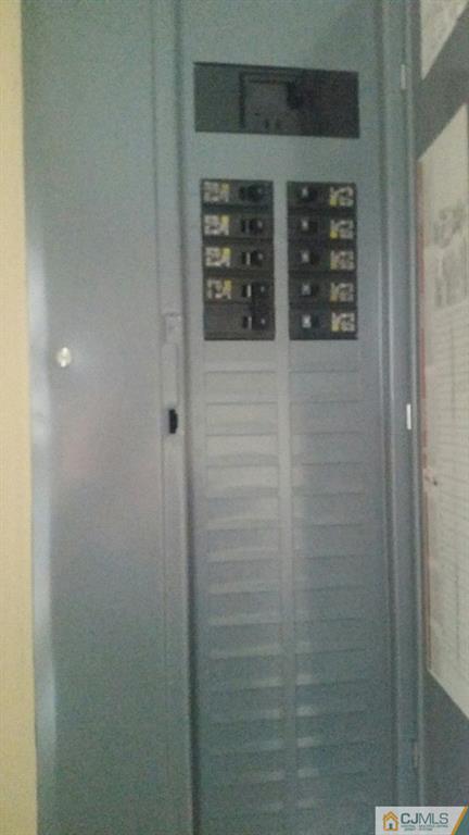 23 Wilshire Road Edison, NJ 08817 - Photo 11 of 21 a close view of walk in closet