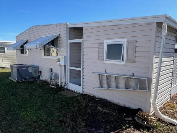 a front view of house with yard