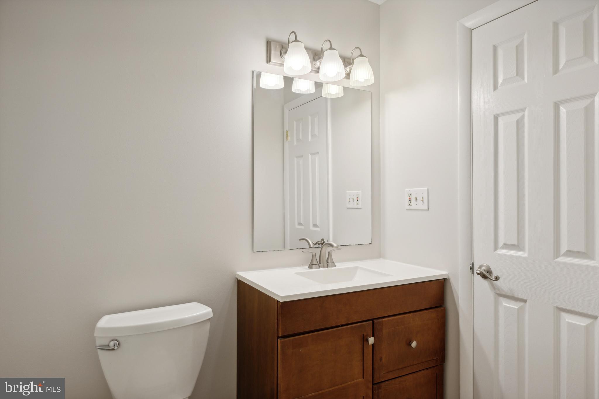 406 Cedar Grove Road Edgewater, MD 21037 - Photo 14 of 27 Upper Level Hallway Full Bath