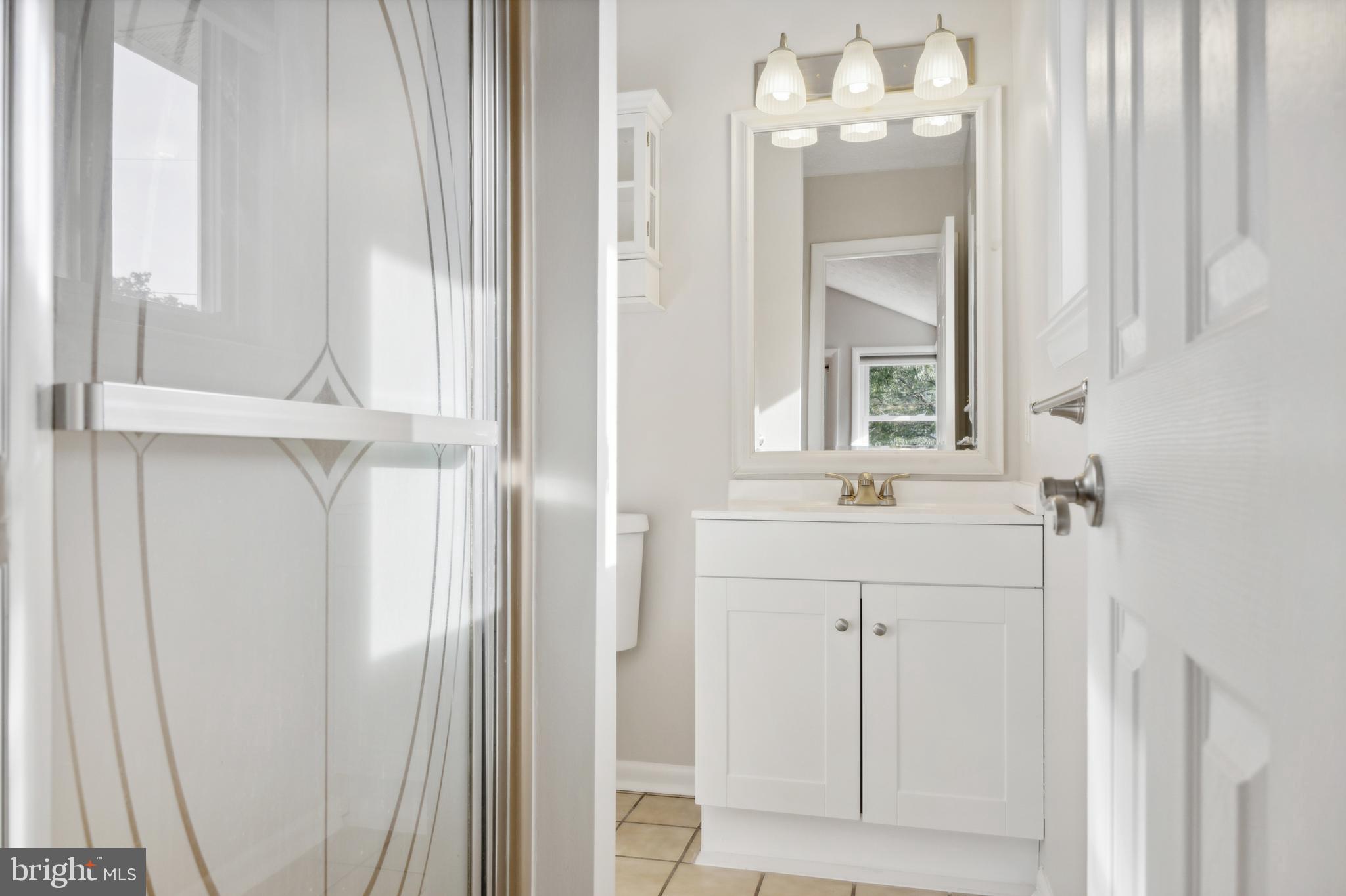 406 Cedar Grove Road Edgewater, MD 21037 - Photo 19 of 27 Primary Full Bath