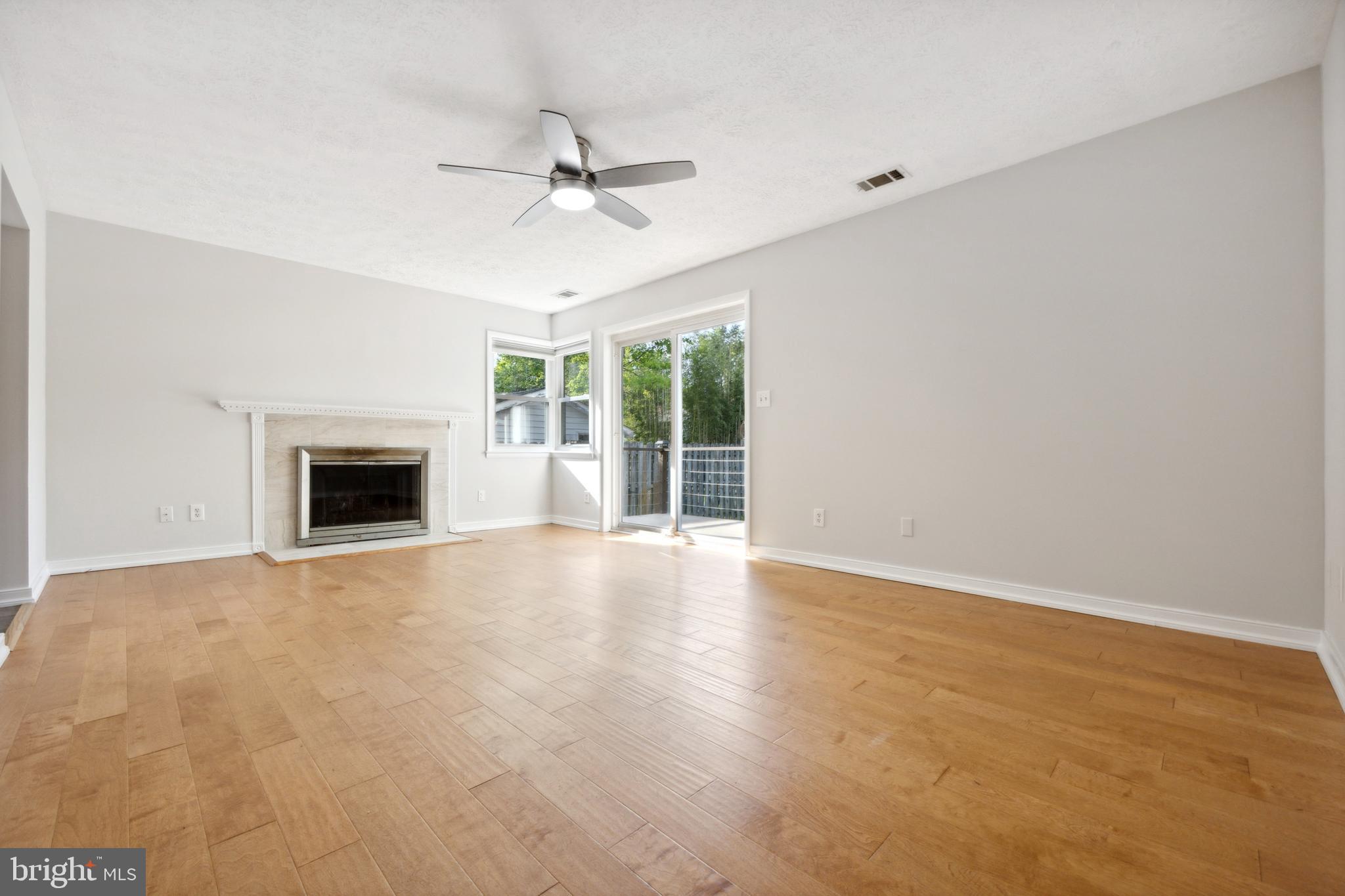 406 Cedar Grove Road Edgewater, MD 21037 - Photo 8 of 27 Living Room