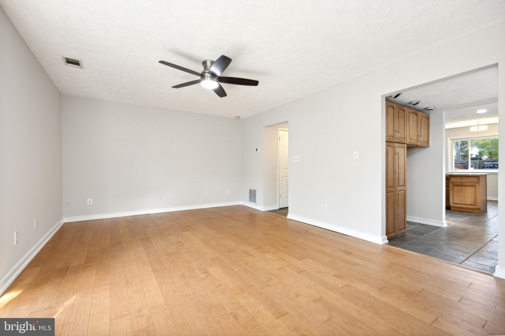 406 Cedar Grove Road Edgewater, MD 21037 - Photo 9 of 27 Living Room