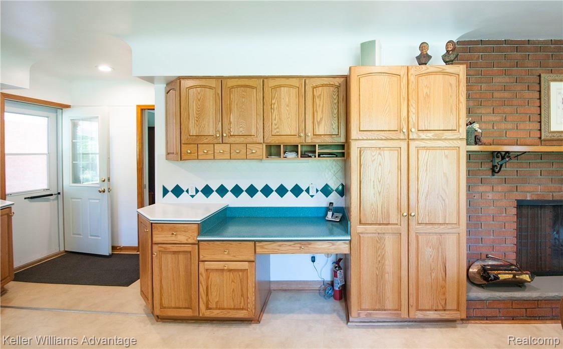 26508 Farmington Road Farmington, MI 48334 - Photo 13 of 45 Farmington Rd._26508_Kitchen_008