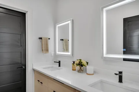 $1,850,000 | 1242 Beacon Street, Unit 1242, Newton, MA 02468