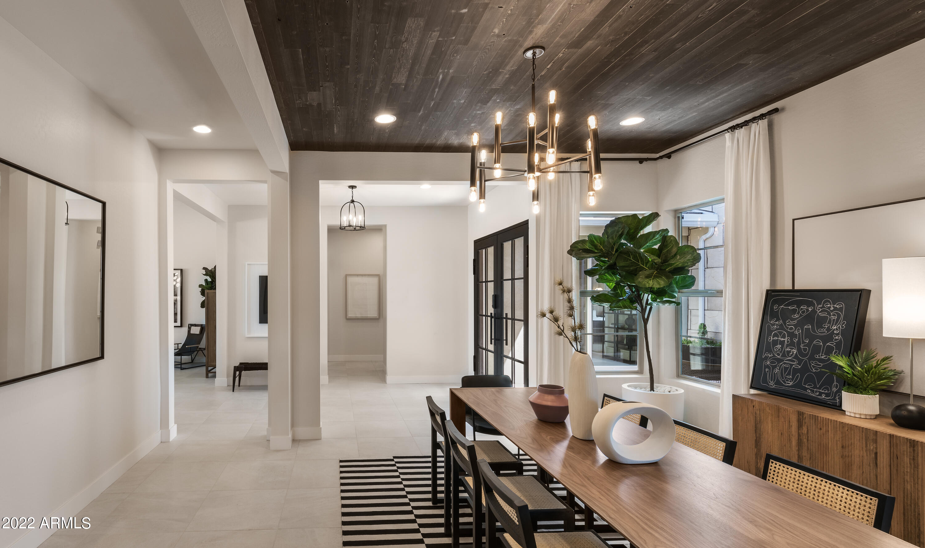 1286 East Blue Ridge Way Gilbert, AZ 85298 - Photo 2 of 11 DOM 22 - Dining/Foyer