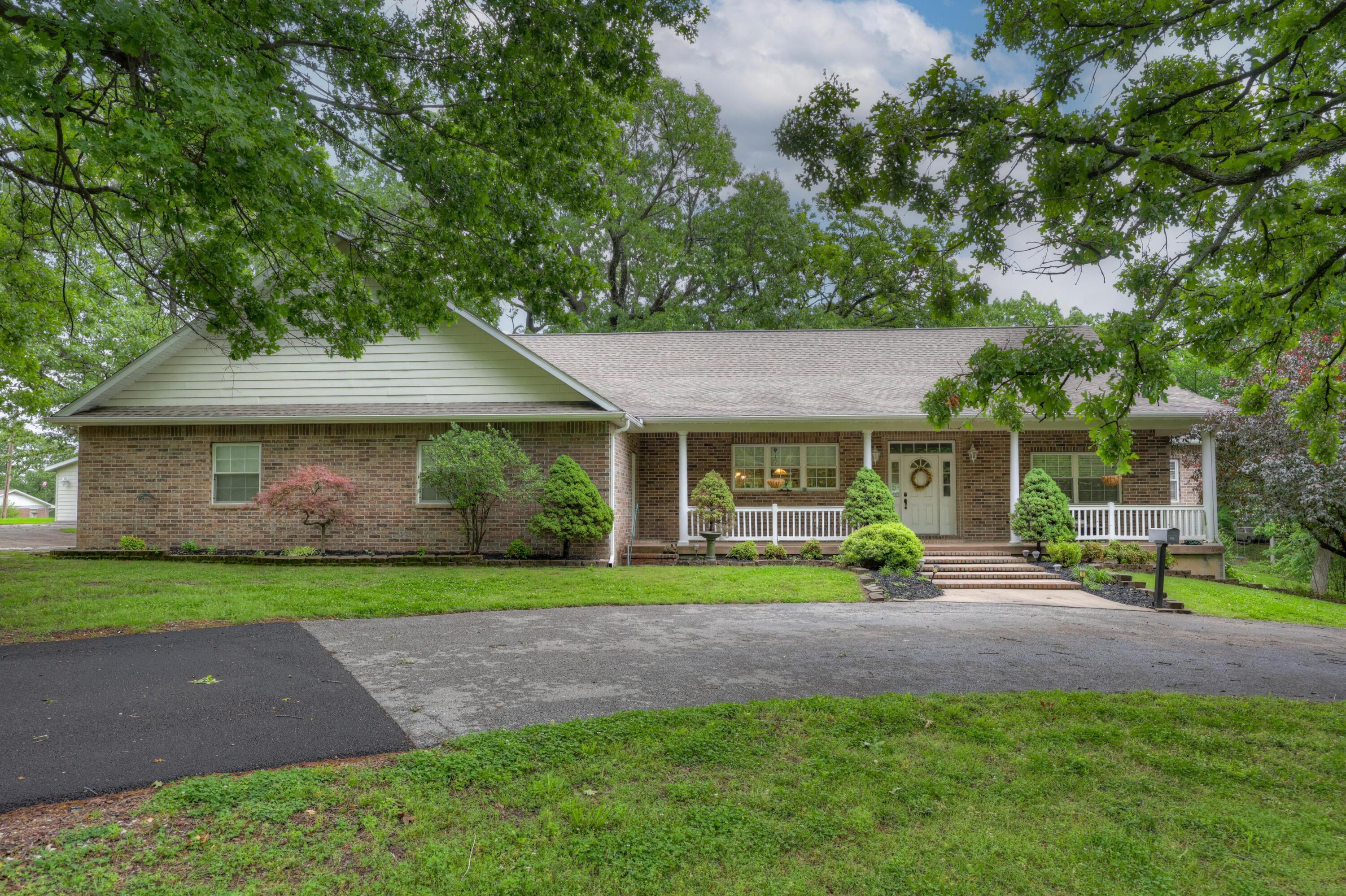 1111 Peterson Road Neosho, MO 64850 - Photo 3 of 54 003