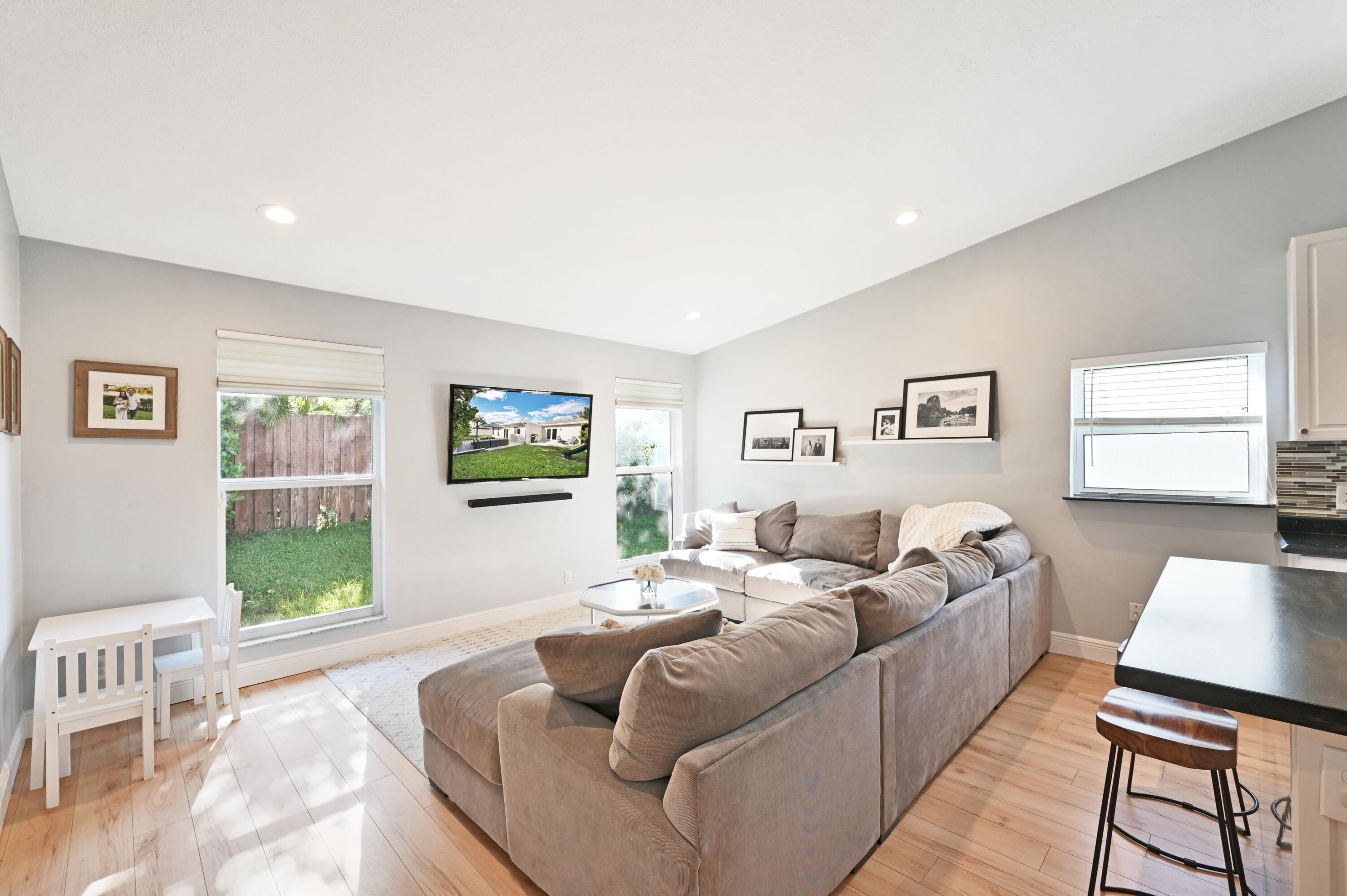 3101 Cardinal Drive Delray Beach, FL 33444 - Photo 12 of 26 Family Room