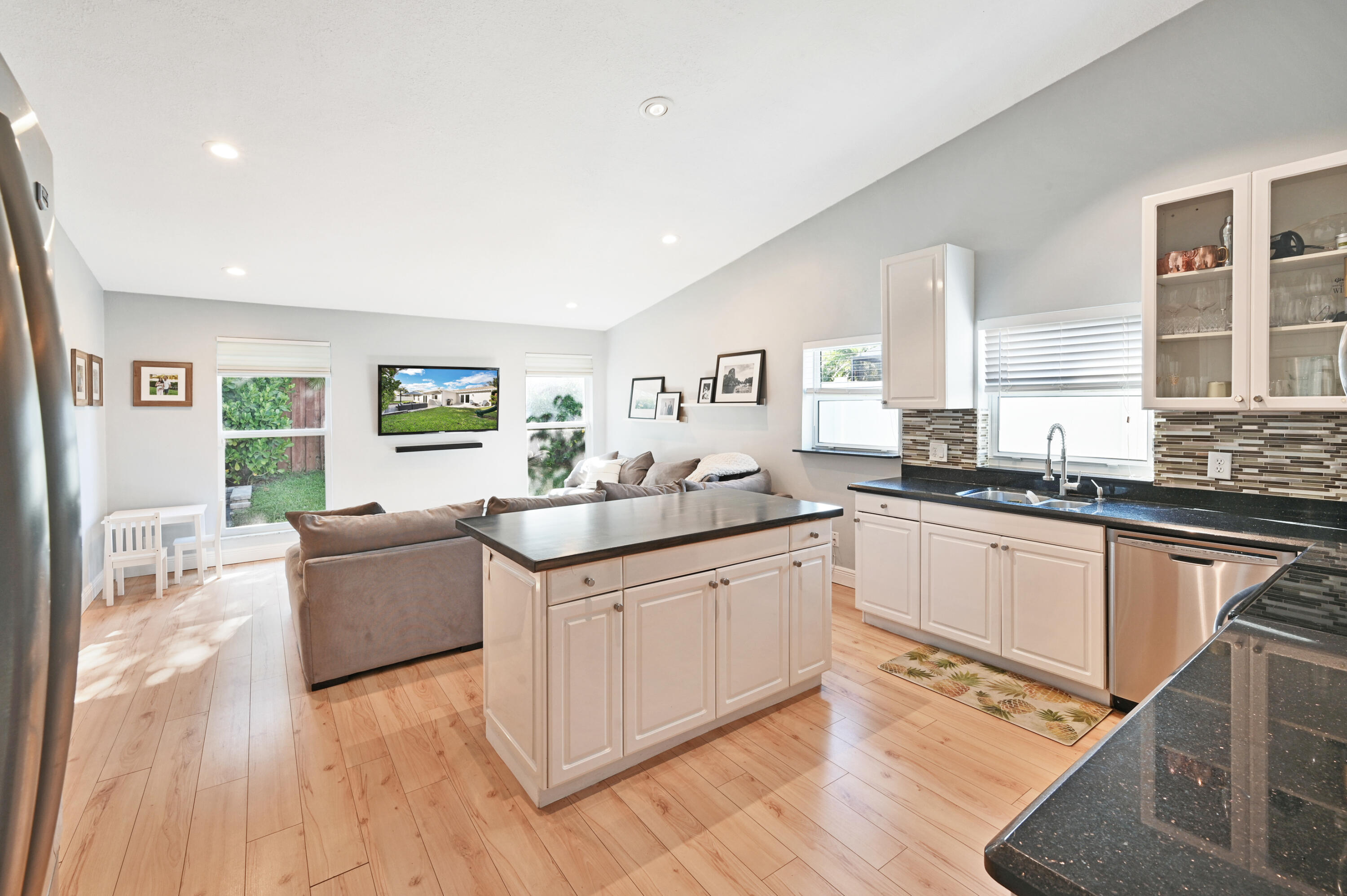 3101 Cardinal Drive Delray Beach, FL 33444 - Photo 9 of 26 Kitchen