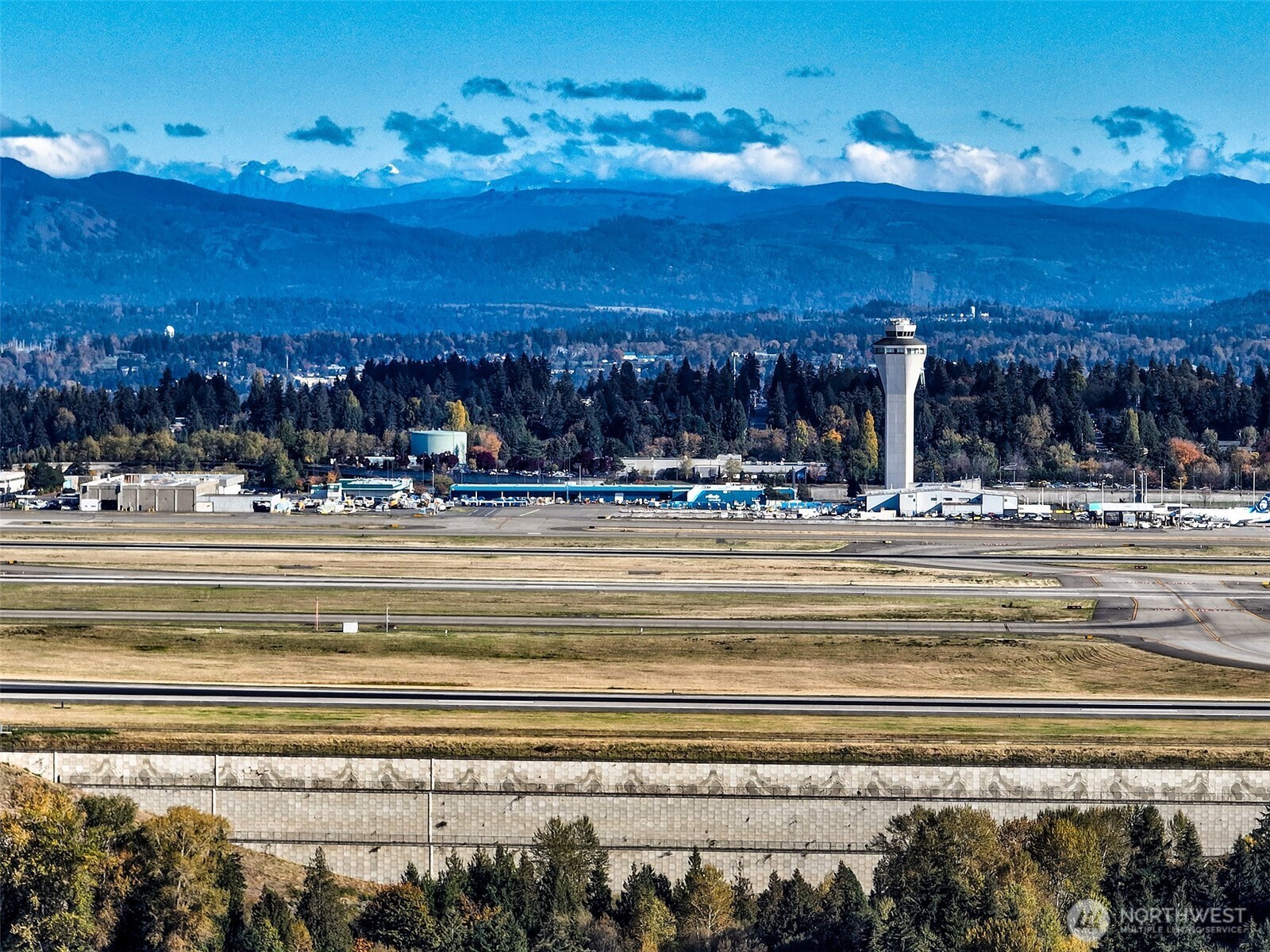 16504 3rd Avenue Southwest Burien, WA 98148 - Photo 9 of 17 a view of a building