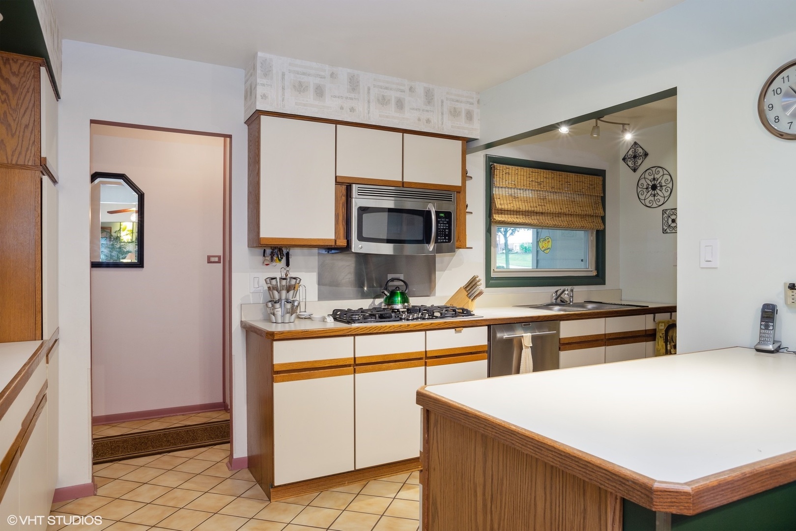 1660 Dennison Road Hoffman Estates, IL 60169 - Photo 6 of 14