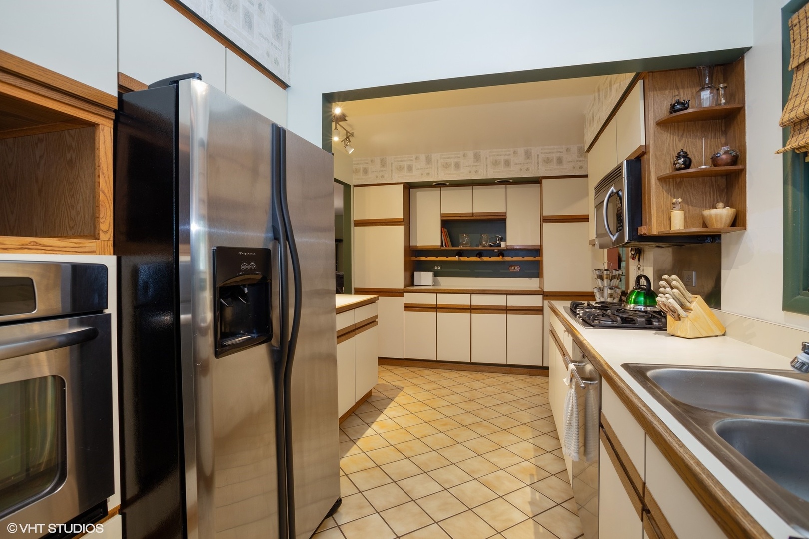 1660 Dennison Road Hoffman Estates, IL 60169 - Photo 7 of 14
