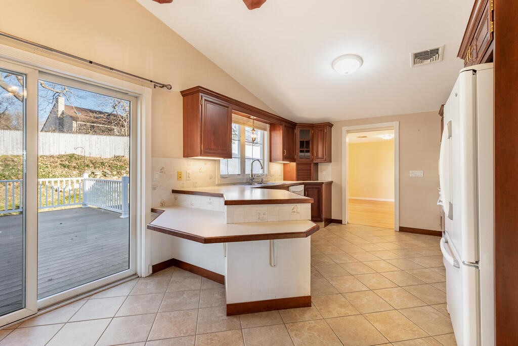 16 Roosevelt Road Cumberland, RI 02864 - Photo 11 of 24 Gallery Image 11