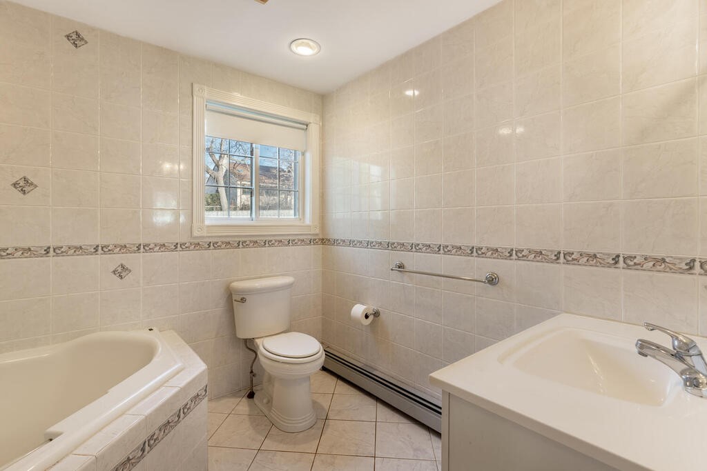 16 Roosevelt Road Cumberland, RI 02864 - Photo 14 of 24 Gallery Image 14