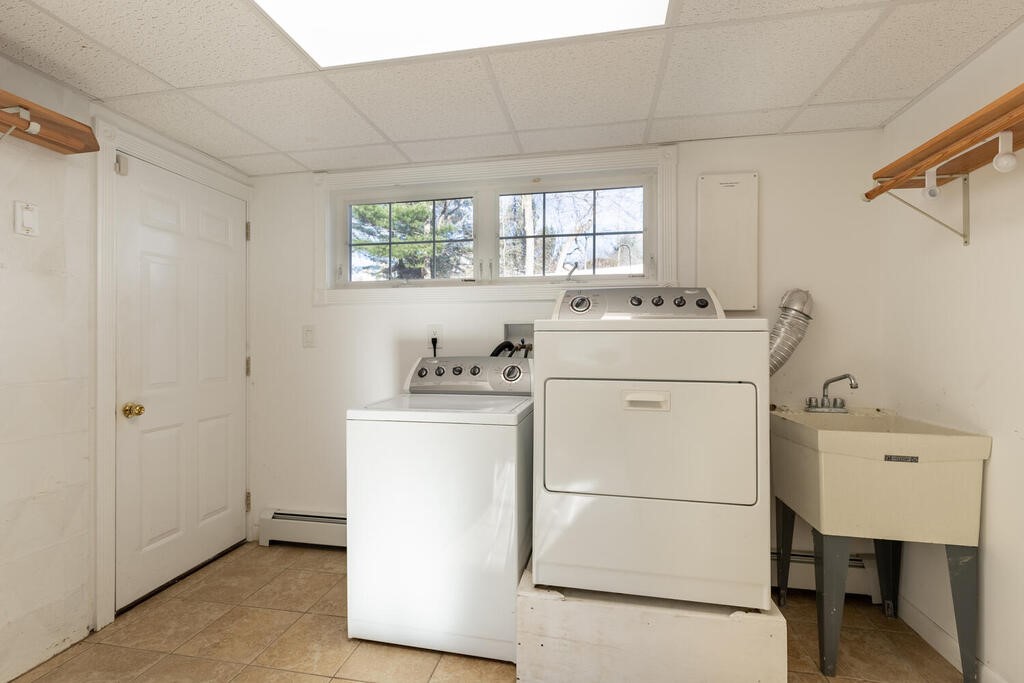 16 Roosevelt Road Cumberland, RI 02864 - Photo 19 of 24 Gallery Image 19
