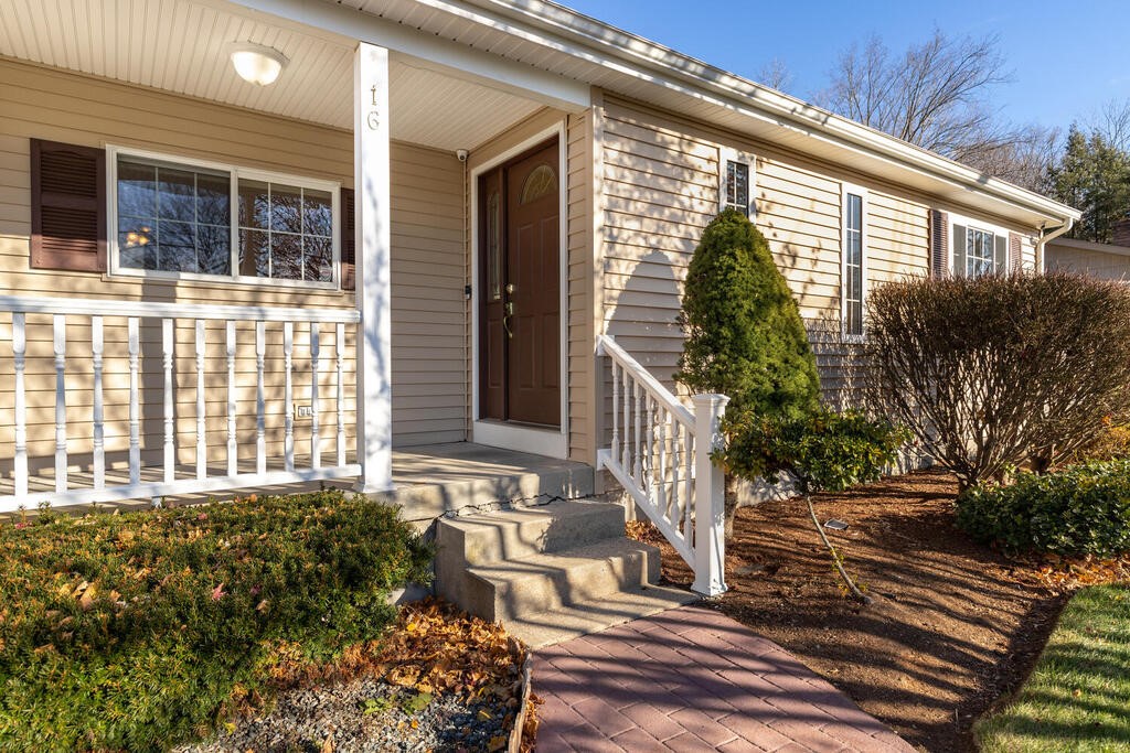 16 Roosevelt Road Cumberland, RI 02864 - Photo 2 of 24 Gallery Image 2