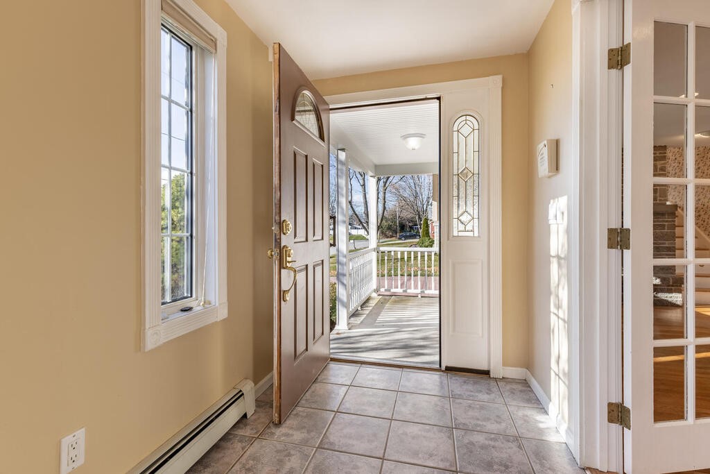 16 Roosevelt Road Cumberland, RI 02864 - Photo 3 of 24 Gallery Image 3