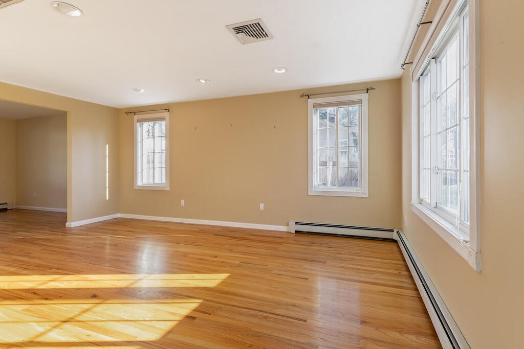 16 Roosevelt Road Cumberland, RI 02864 - Photo 4 of 24 Gallery Image 4