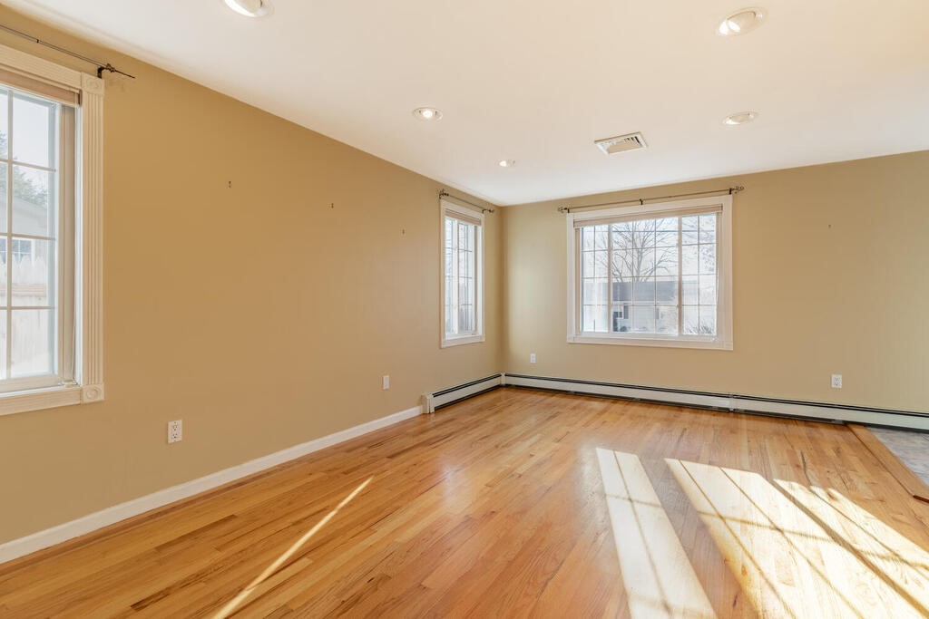 16 Roosevelt Road Cumberland, RI 02864 - Photo 5 of 24 Gallery Image 5
