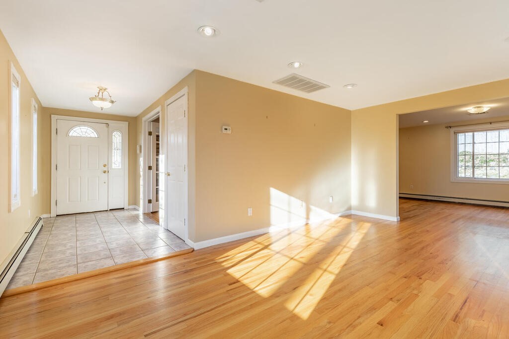 16 Roosevelt Road Cumberland, RI 02864 - Photo 6 of 24 Gallery Image 6