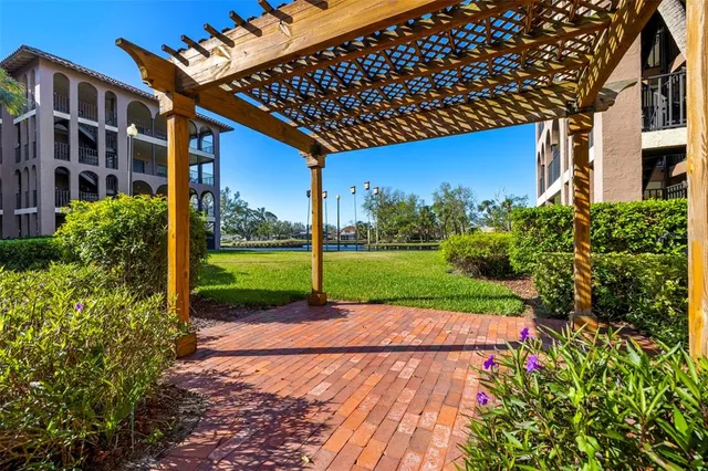 a view of a livingroom with furniture