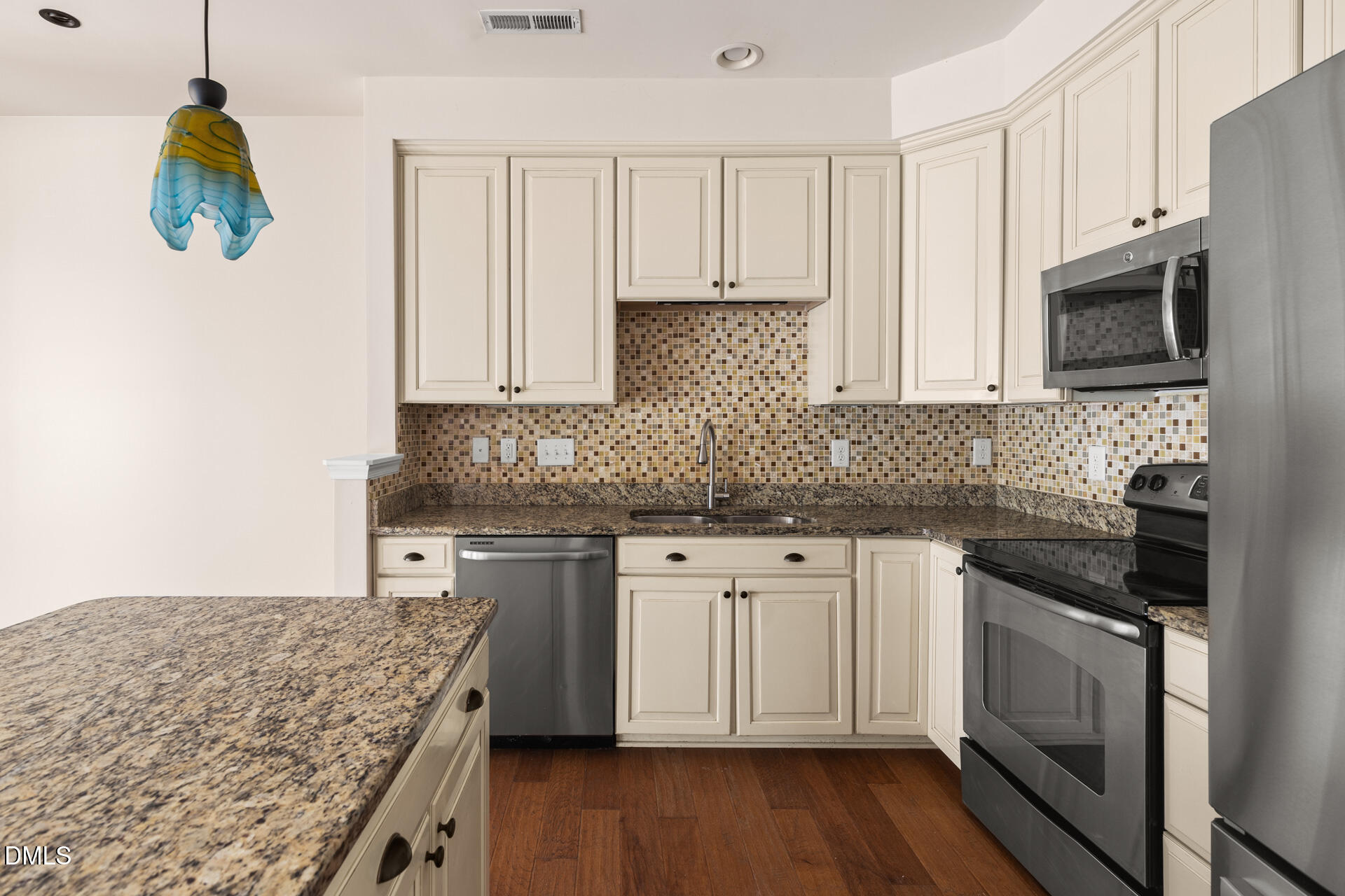 469 Panorama View Loop Cary, NC 27519 - Photo 7 of 36 469-Panorama-107