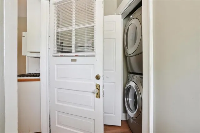 a view of a yard in front of a house with large tree