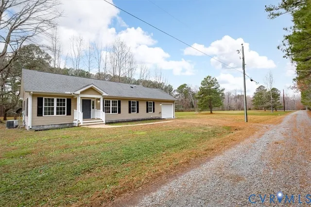 $279,000 | 31 Moccasin Trail, Weems, VA 22576
