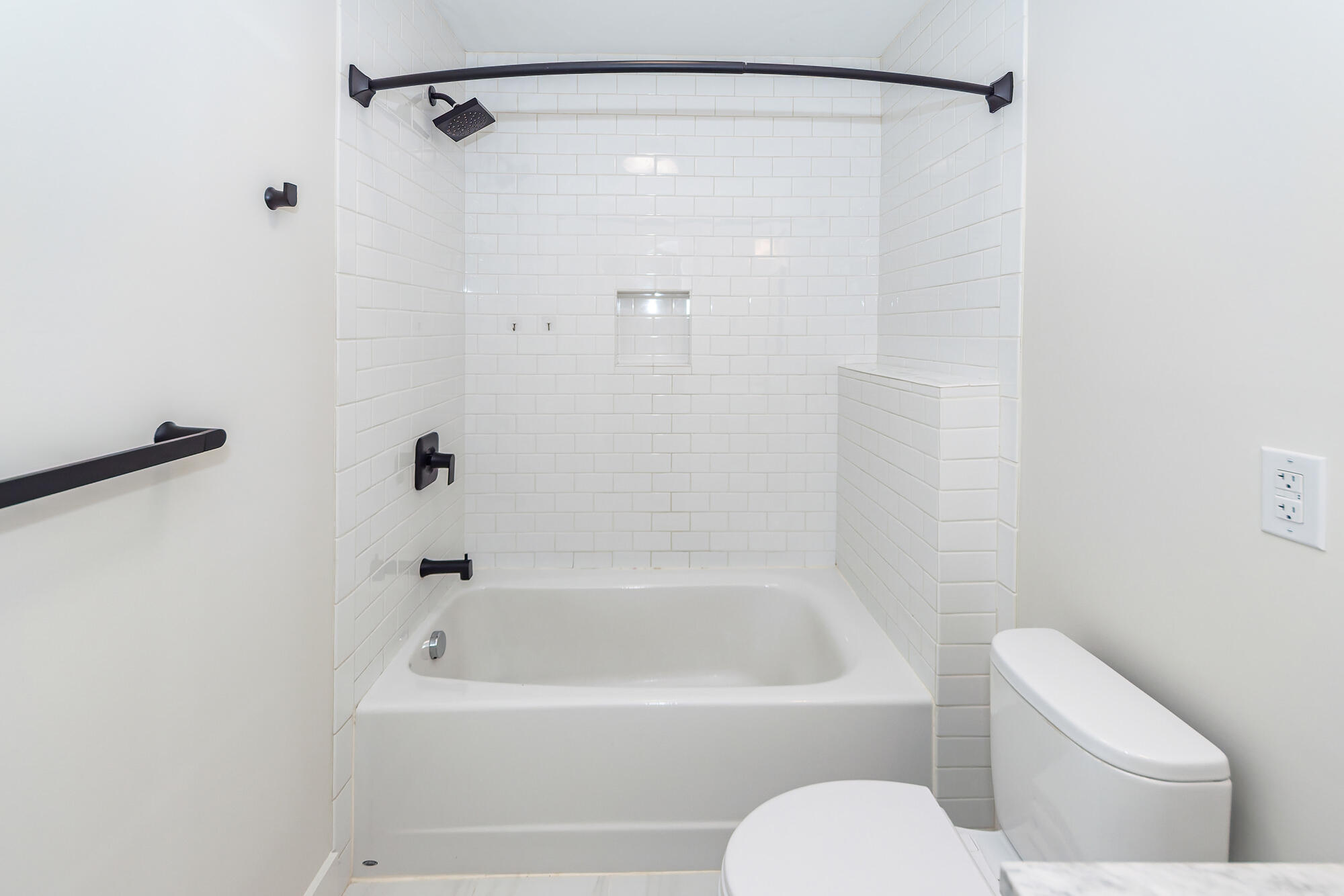 2163 Medway Road Charleston, SC 29412 - Photo 47 of 69 Deep Cast Iron Soaking Tub