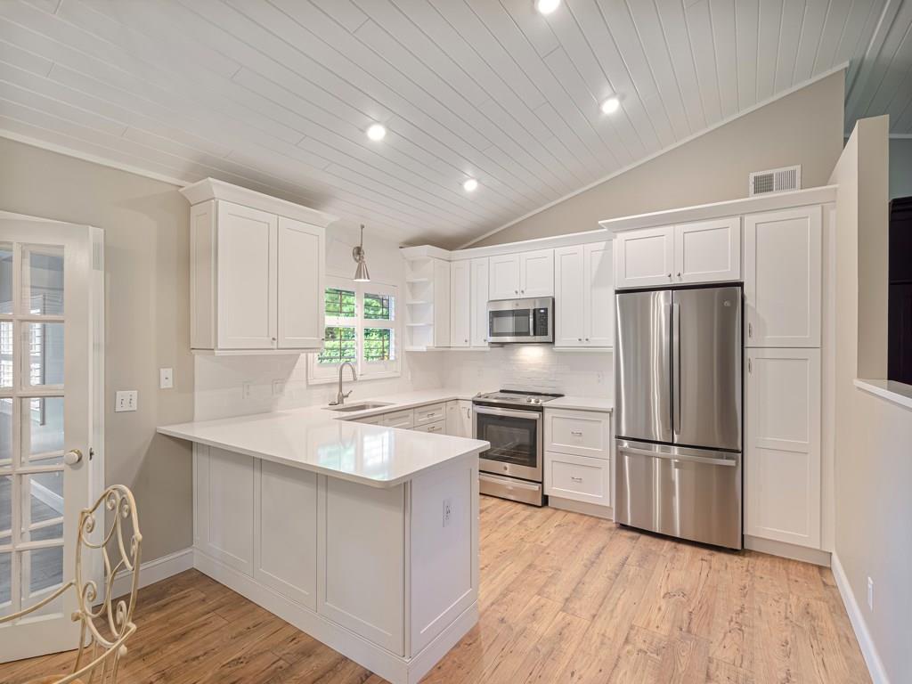 616 Holly Road Vero Beach, FL 32963 - Photo 12 of 36 Gallery Image 12