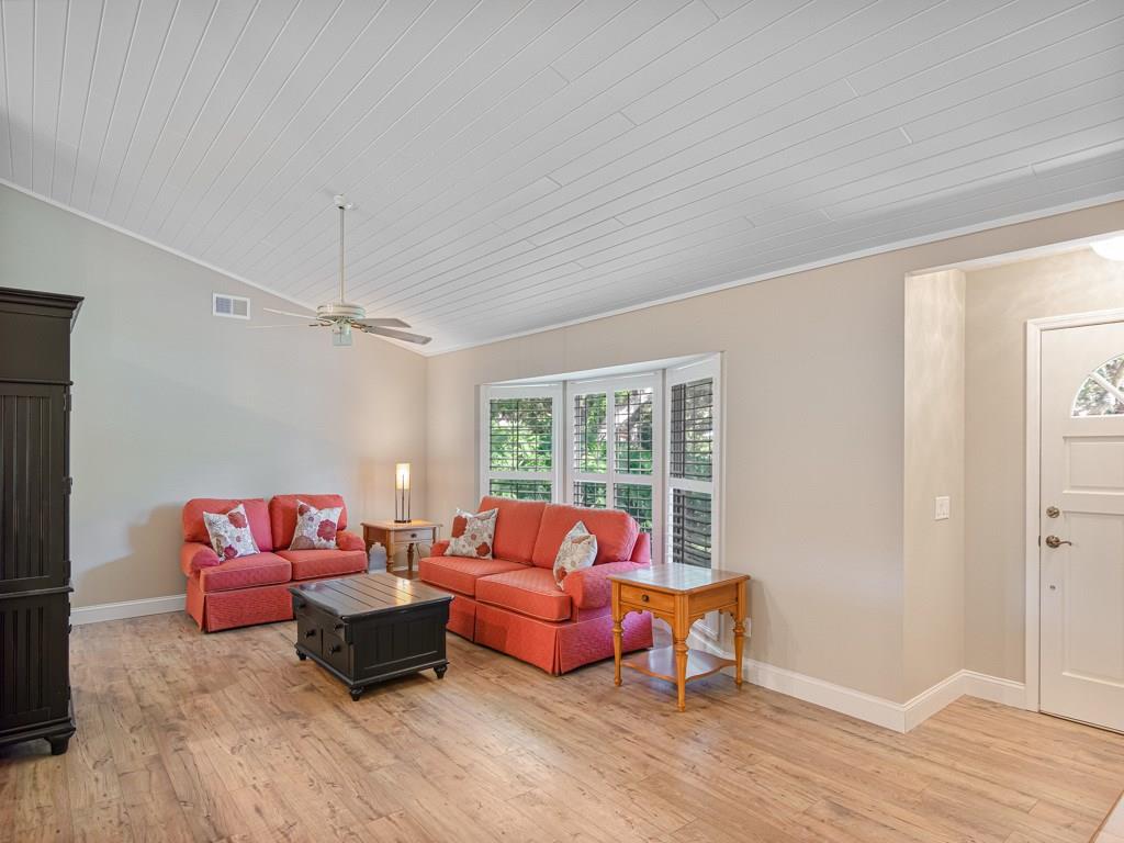 616 Holly Road Vero Beach, FL 32963 - Photo 5 of 36 Gallery Image 5
